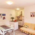 By The Sea Okrug Gornji - Ciovo - 9469 アパート *