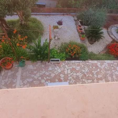 Apartment By The Sea Okrug Gornji - Ciovo - 9469 *